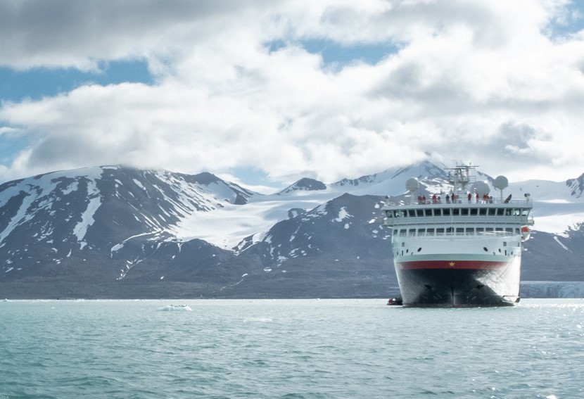 Cruises to Svalbard | Hurtigruten Expeditions