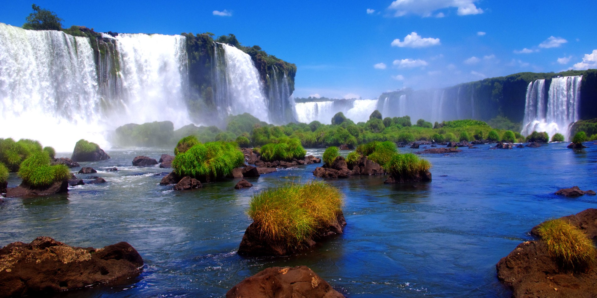 See the great Iguazu Falls on this tour